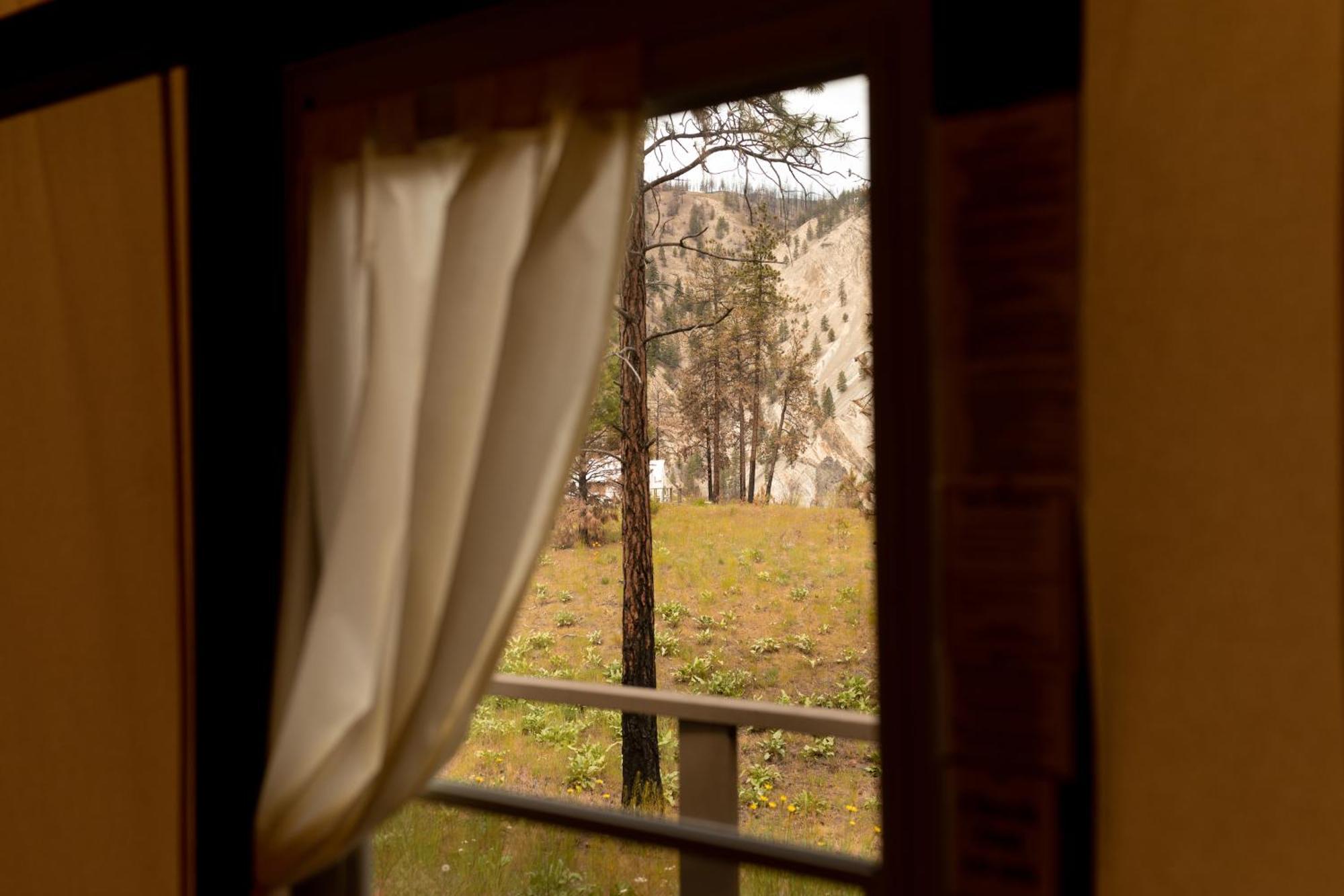 Kumsheen Rafting Resort Lytton Екстериор снимка