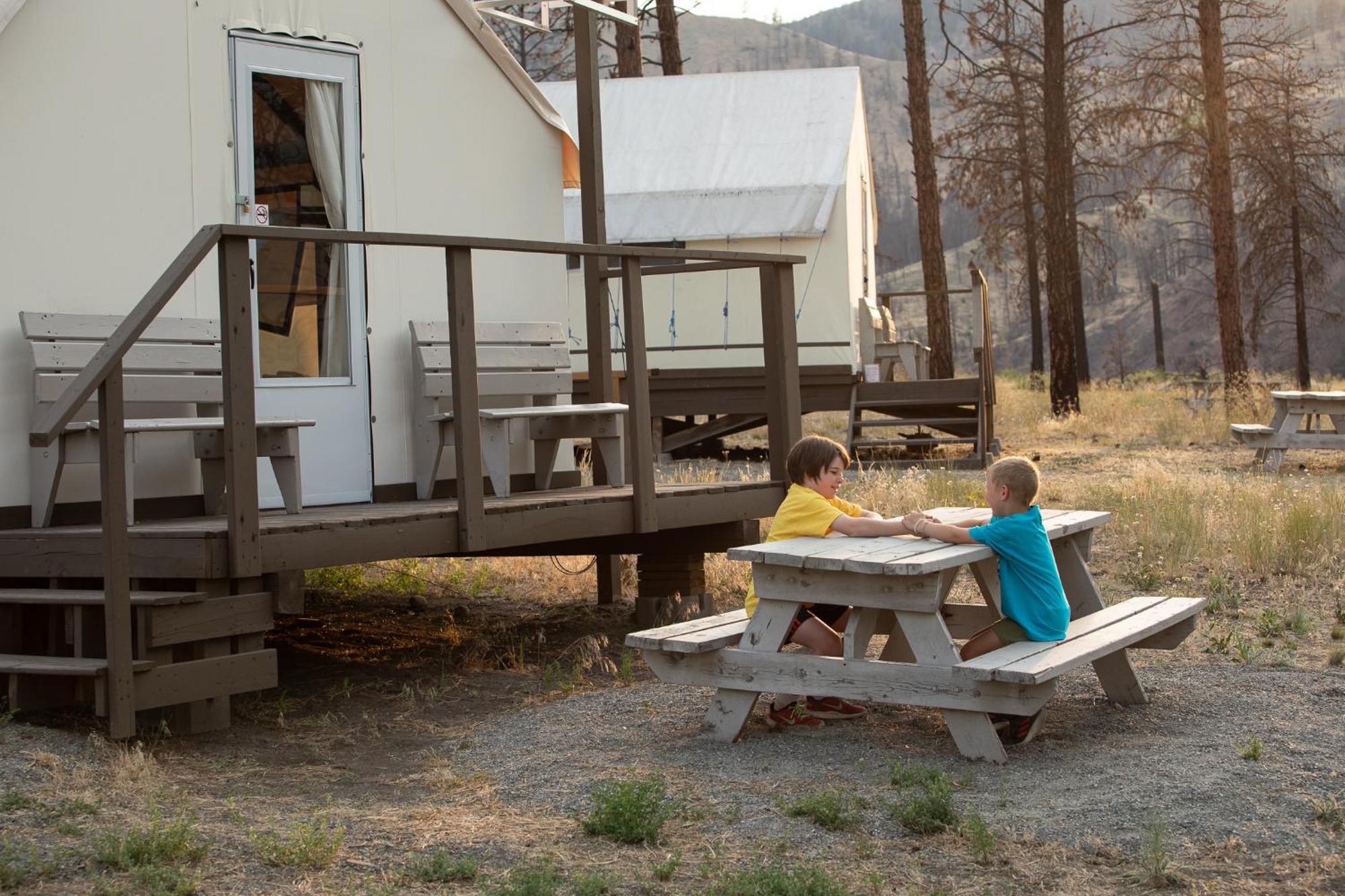 Kumsheen Rafting Resort Lytton Екстериор снимка