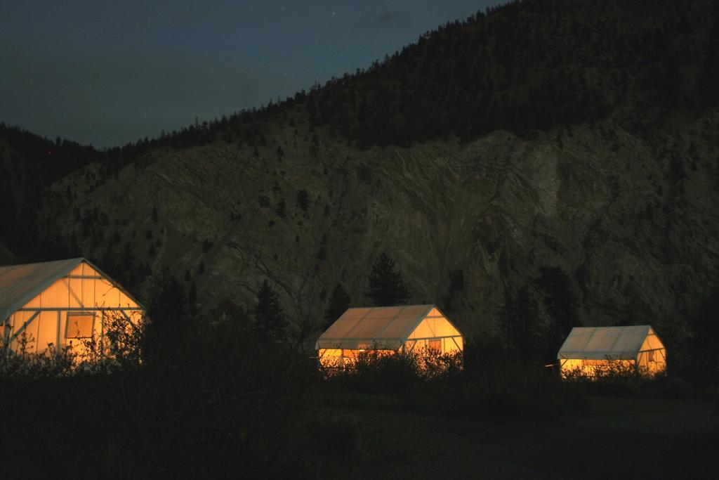 Kumsheen Rafting Resort Lytton Екстериор снимка
