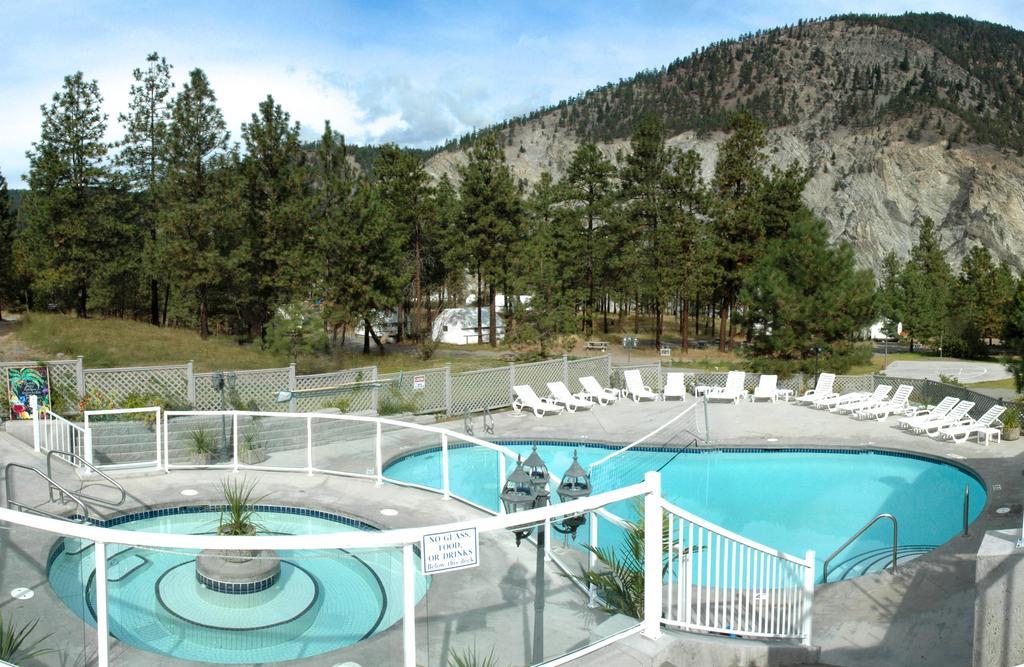 Kumsheen Rafting Resort Lytton Екстериор снимка